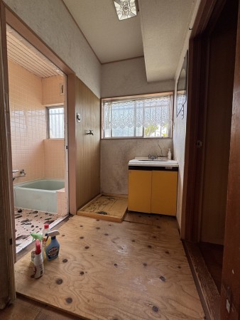 松阪市山室町、中古一戸建ての洗面画像です