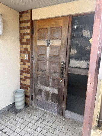 松阪市山室町、中古一戸建ての玄関画像です