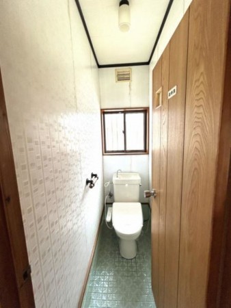 松阪市石津町、中古一戸建てのトイレ画像です