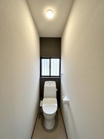 松阪市石津町、中古一戸建てのトイレ画像です