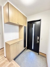 松阪市平成町、中古一戸建ての玄関画像です