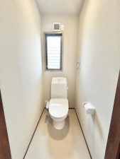 松阪市平成町、中古一戸建てのトイレ画像です