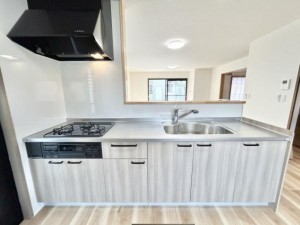 松阪市平成町、中古一戸建てのキッチン画像です