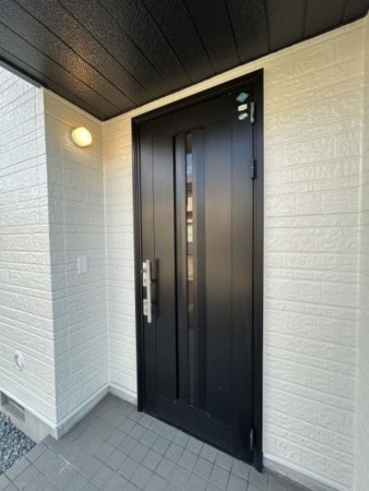 松阪市平成町、中古一戸建ての玄関画像です