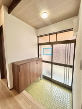 松阪市久保町、中古一戸建ての玄関画像です