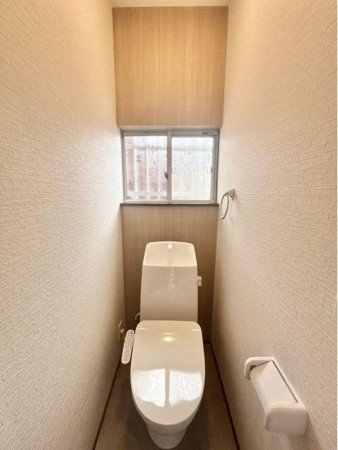 松阪市久保町、中古一戸建てのトイレ画像です