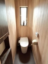 松阪市虹が丘町、中古一戸建てのトイレ画像です