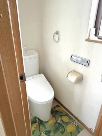 松阪市虹が丘町、中古一戸建てのトイレ画像です