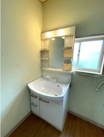 松阪市大黒田町、収益物件/住宅の洗面画像です