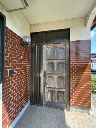 松阪市嬉野平生町、中古一戸建ての玄関画像です