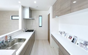 松阪市五反田町、新築一戸建てのキッチン画像です