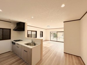 松阪市垣鼻町、中古一戸建てのキッチン画像です