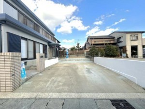 松阪市垣鼻町、中古一戸建ての駐車場画像です