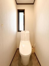 松阪市垣鼻町、中古一戸建てのトイレ画像です