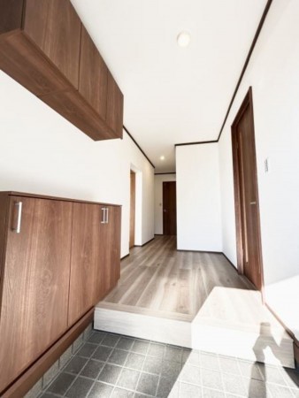 松阪市垣鼻町、中古一戸建ての玄関画像です