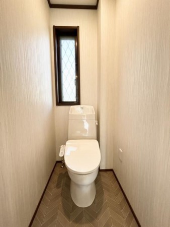 松阪市垣鼻町、中古一戸建てのトイレ画像です