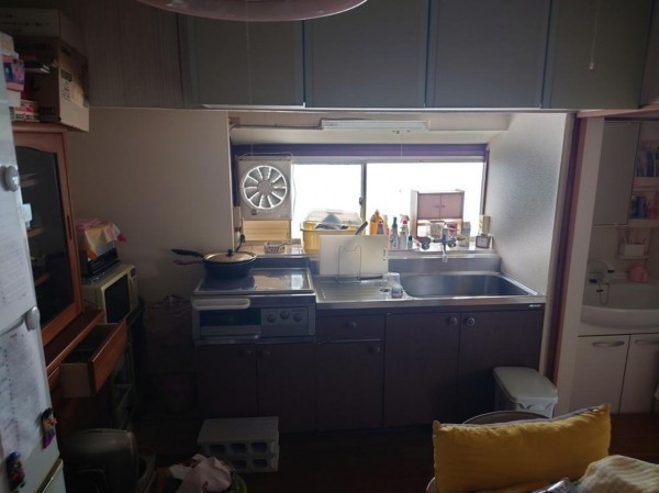 松阪市春日町、中古一戸建てのキッチン画像です