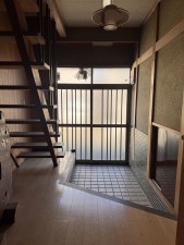 松阪市西黒部町、中古一戸建ての玄関画像です