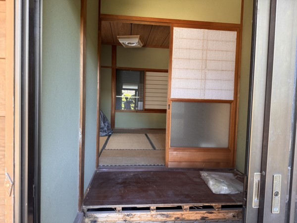 松阪市西黒部町、中古一戸建ての玄関画像です