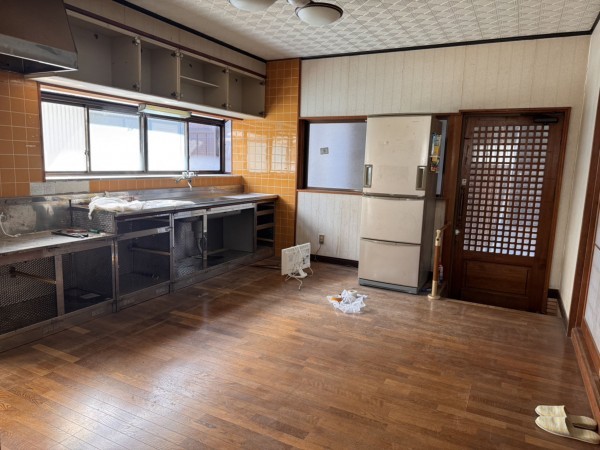 松阪市西黒部町、中古一戸建てのキッチン画像です