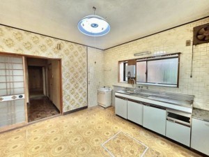 松阪市松ヶ島町、中古一戸建てのキッチン画像です