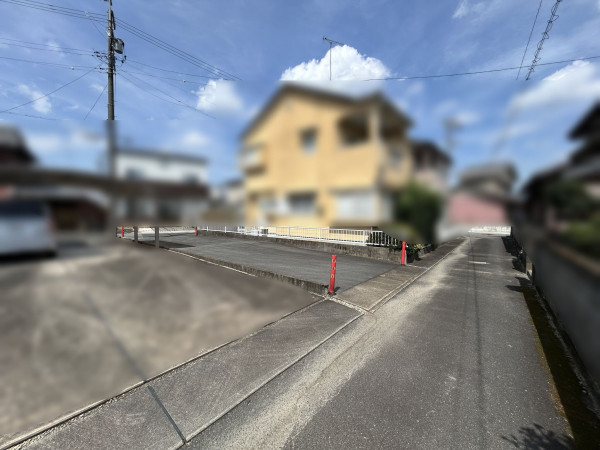 松阪市嬉野中川町、土地の前面道路を含む現地写真画像です