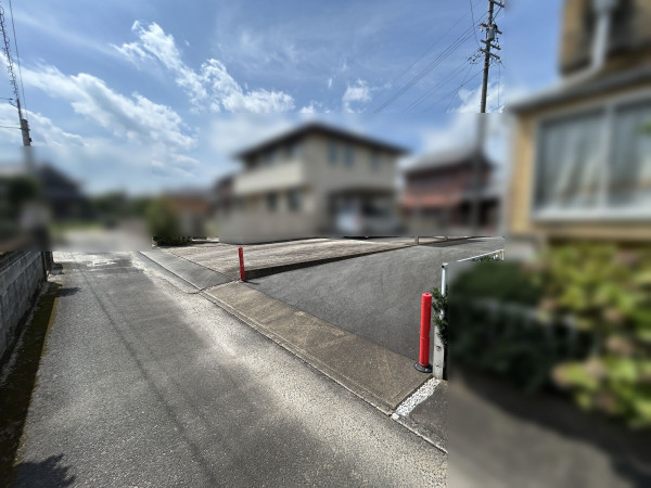 松阪市嬉野中川町、土地の前面道路を含む現地写真画像です