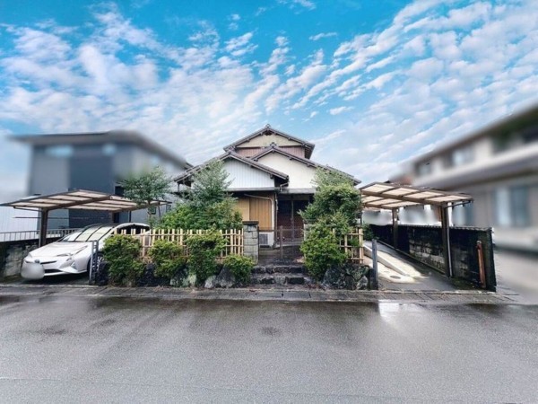 松阪市中林町、中古一戸建ての外観画像です