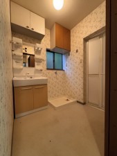 松阪市六呂木町、中古一戸建ての洗面画像です