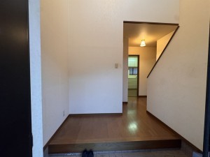 松阪市六呂木町、中古一戸建ての玄関画像です