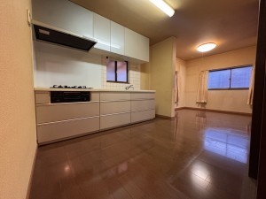 松阪市六呂木町、中古一戸建てのキッチン画像です