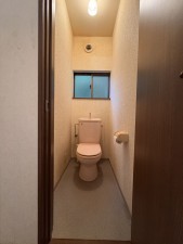 松阪市六呂木町、中古一戸建てのトイレ画像です