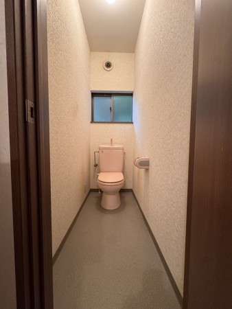 松阪市六呂木町、中古一戸建てのトイレ画像です
