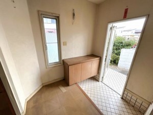 松阪市小黒田町、中古一戸建ての玄関画像です