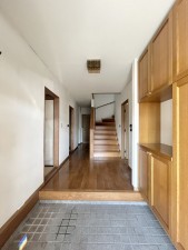 松阪市垣鼻町、中古一戸建ての玄関画像です