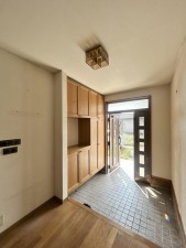 松阪市垣鼻町、中古一戸建ての玄関画像です