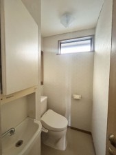 松阪市垣鼻町、中古一戸建てのトイレ画像です