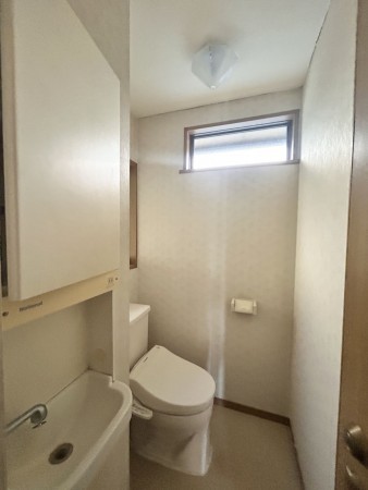 松阪市垣鼻町、中古一戸建てのトイレ画像です