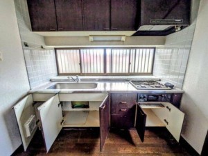 松阪市嬉野津屋城町、中古一戸建てのキッチン画像です