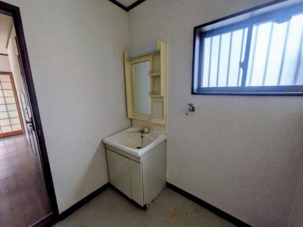 松阪市嬉野津屋城町、中古一戸建ての洗面画像です