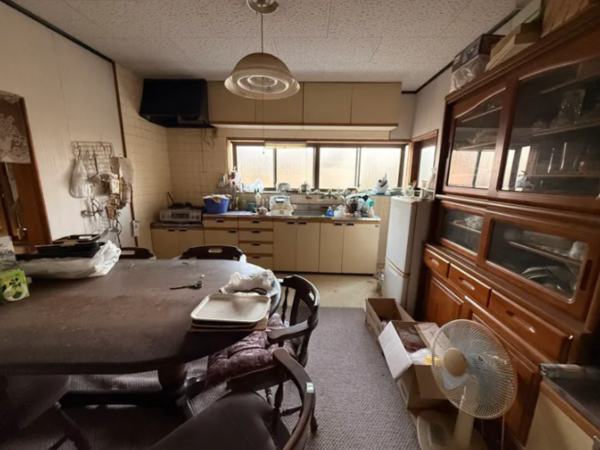 松阪市東久保町、中古一戸建てのキッチン画像です