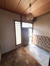 松阪市駅部田町、中古一戸建ての玄関画像です