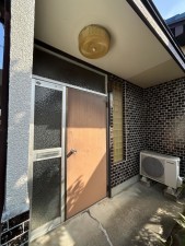 松阪市駅部田町、中古一戸建ての玄関画像です