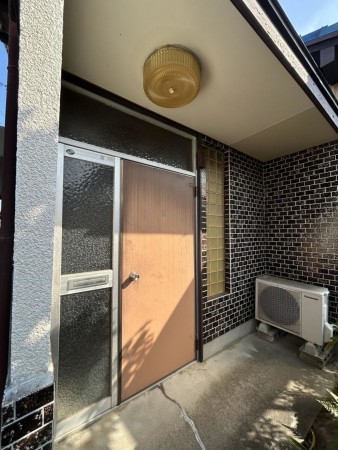 松阪市駅部田町、中古一戸建ての玄関画像です