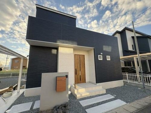 松阪市垣鼻町、新築一戸建ての外観画像です