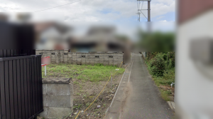 松阪市嬉野中川町、土地の前面道路を含む現地写真画像です