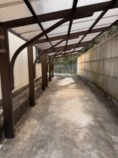 松阪市日丘町、中古一戸建ての駐車場画像です