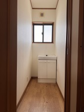 松阪市大黒田町、中古一戸建ての洗面画像です