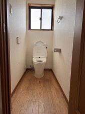 松阪市大黒田町、中古一戸建てのトイレ画像です