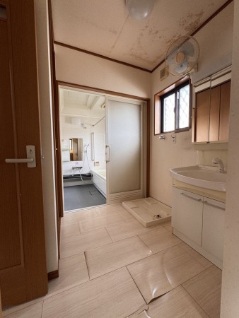 松阪市大黒田町、中古一戸建ての洗面画像です